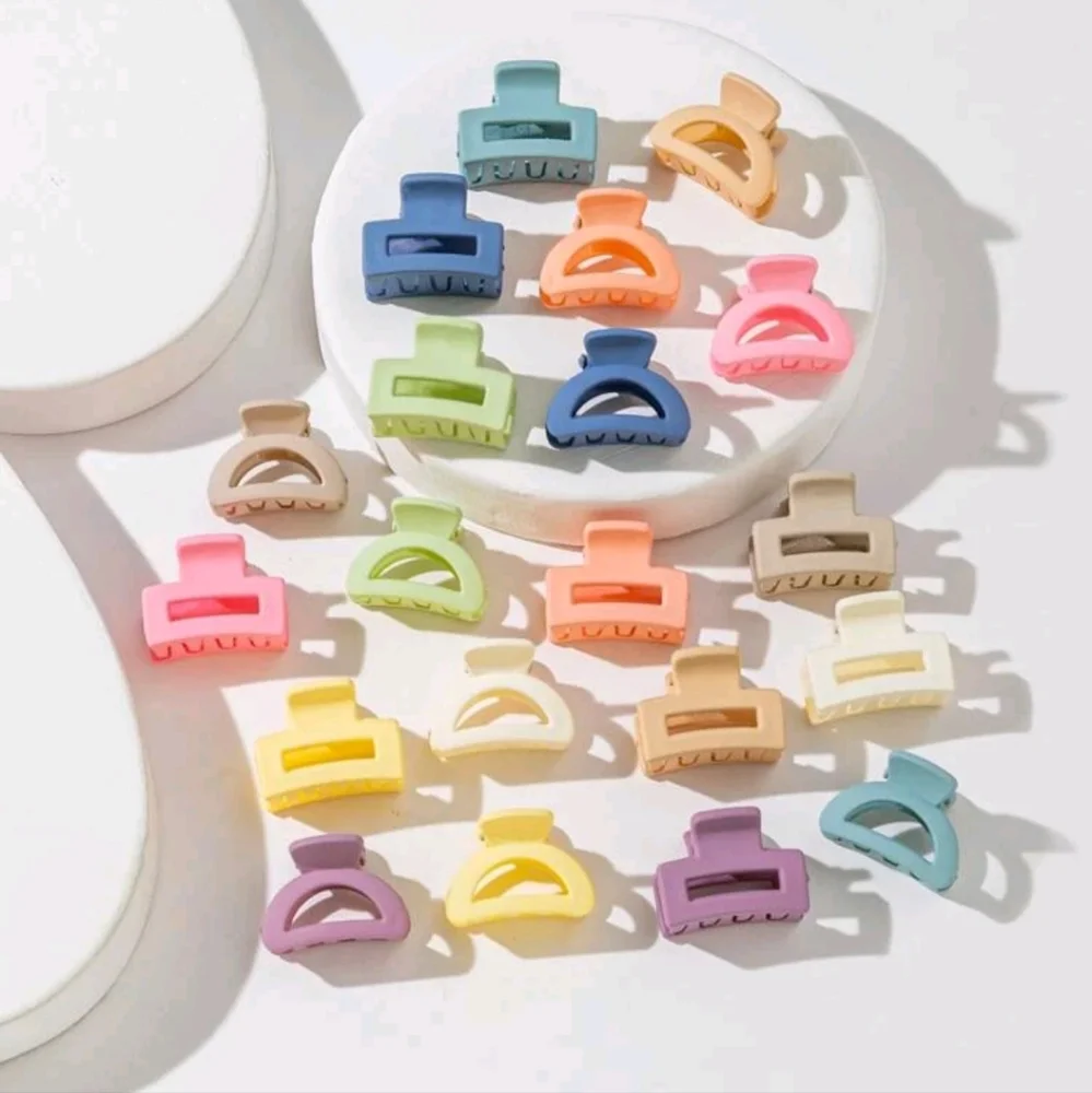 🍉5 for $25* Twenty Small Hair Clips